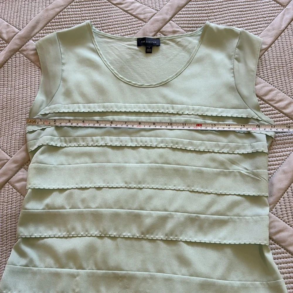2/$10 The Limited Ruffled Cap Sleeve Blouse Top Sz S Pale Green - Picture 3 of 7